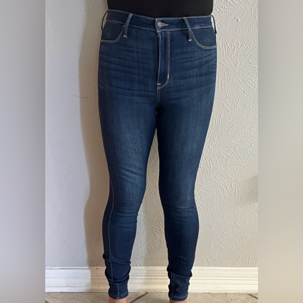 Hollister Women’s Dark Indigo High-Rise Jeans Legging